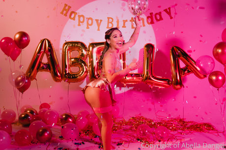 Abella Danger modelo sexual galería