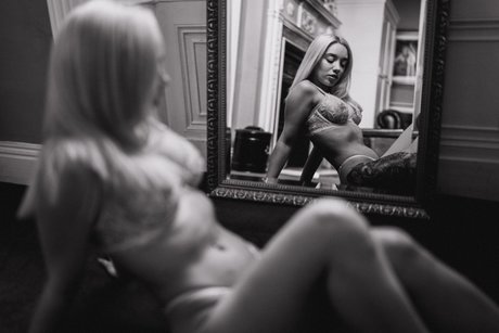 Ella Baig estrella pornografica imagen