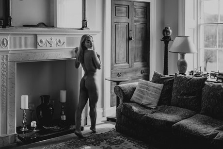 Ella Baig modèle de sexe img