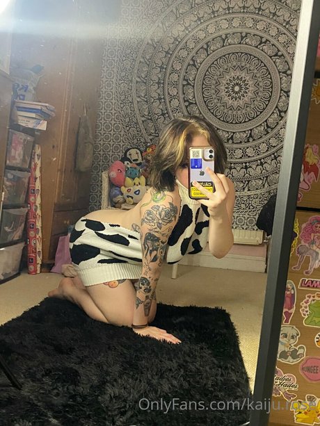 Kaiju rose beau modèle image