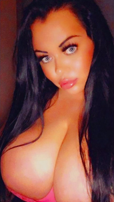 Karla Bentley pretty actress pics