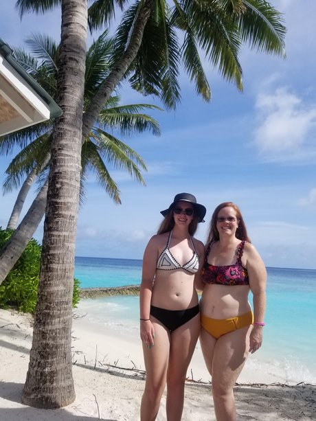 Faith And Courtney haut de star du porno photo