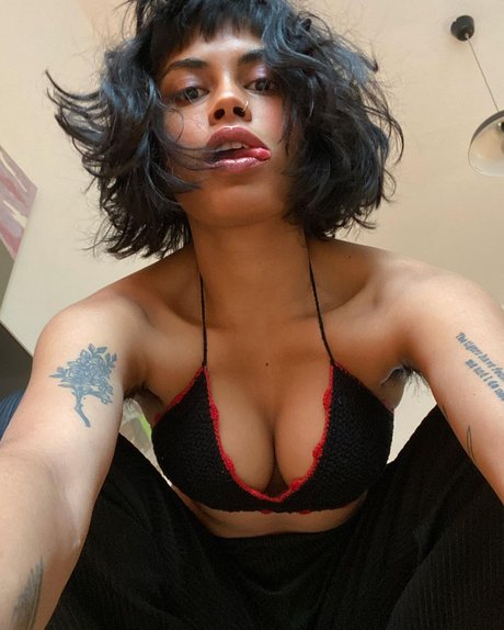 Riya Hamid_ star nude pic