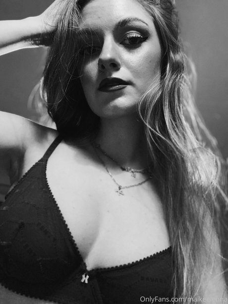 Maiku estrella sexy archivo