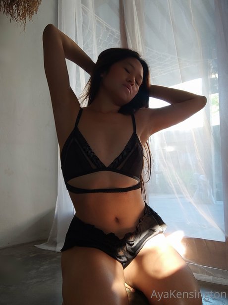 Aya Kensington star du porno gratuit archive