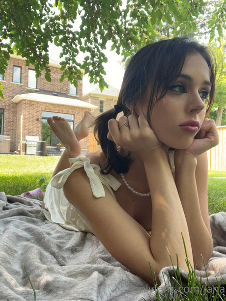 Jana Soss nude model gallery