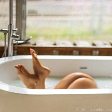 Lovalova estrella porno agradable fotos