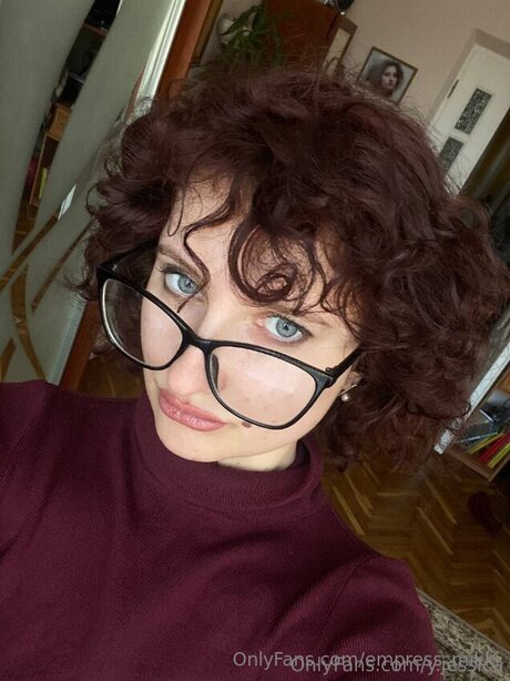 Empress Mikki modelo sexual foto