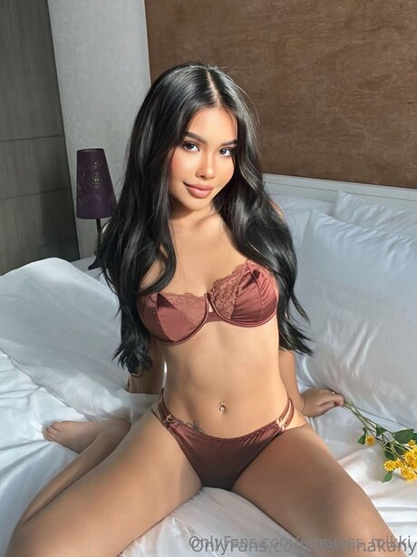 Empress Mikki hermosa modelo galerías