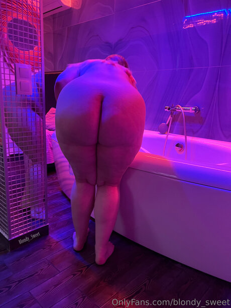 Blondy Sweet actrice de sexe des photos