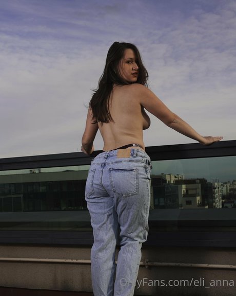 True Elianna top star des photos