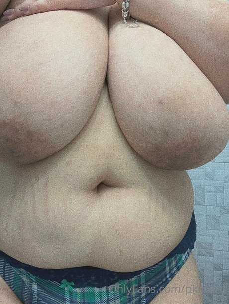 Pkittens Busty estrella de alta definición galería