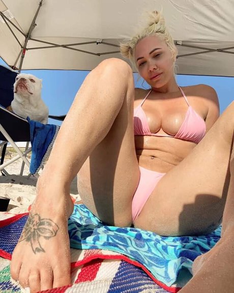 Bunnie Xo modelo desnuda archivo