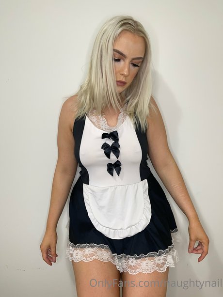 Tynnille Robinson estrella desnuda fotos