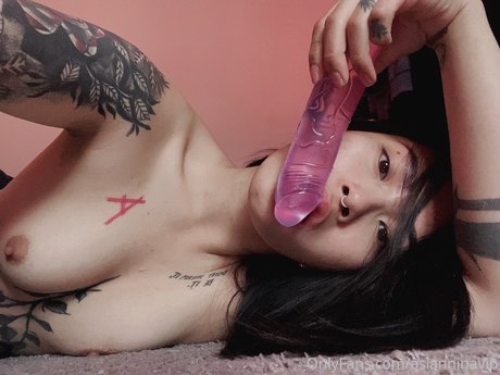 Asianninavip naked pornstar picture