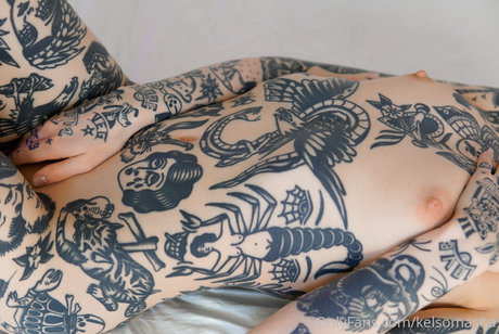 Tattooed Russian star pornographique images