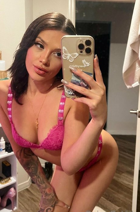 Daisy Deville profile image