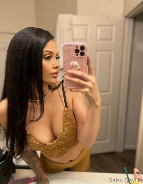 Daisy Deville top star images