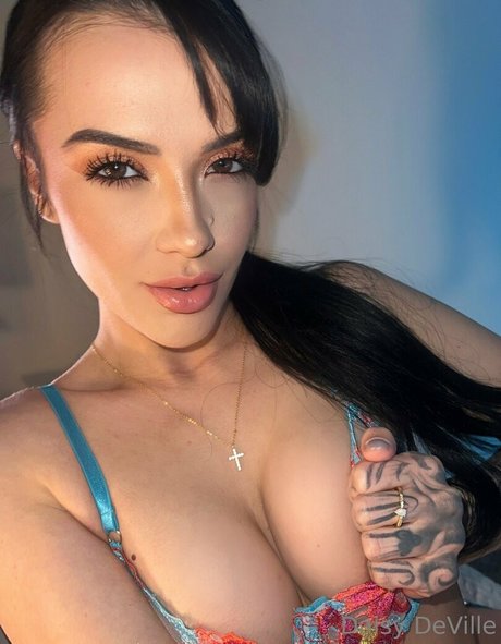 Daisy Deville actrice pornographique photo