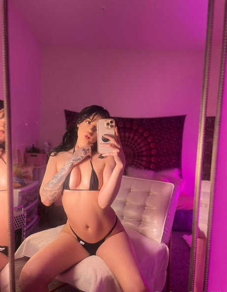 Daisy Deville hot model gallery