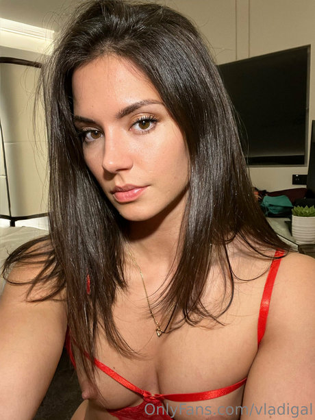 Vladislava Galagan estrella caliente foto