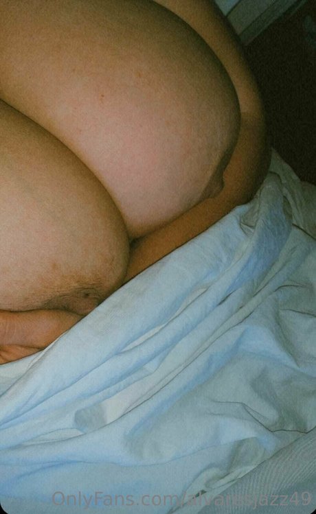 Alva Alvares nude model pic