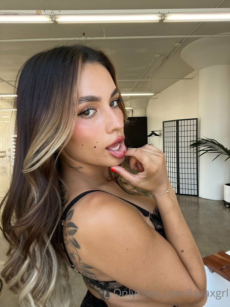 Lavagrll Lavaxgrll étoile exclusive des photos