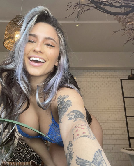 femme de ménage asiatique onlyfans parfait meilleur img