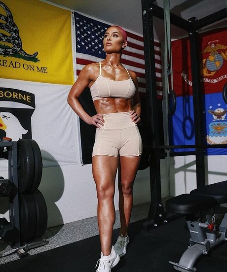 Natalie Eva Marie art star du porno galerie