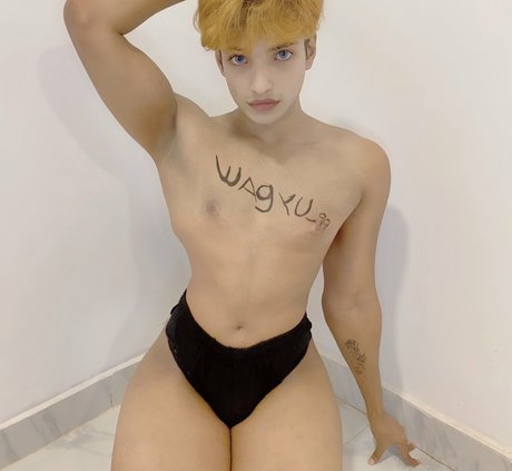 jolie fille OnlyFans art chaud archive