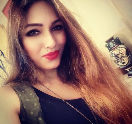 Zoya Rathore perfect pornstar pictures