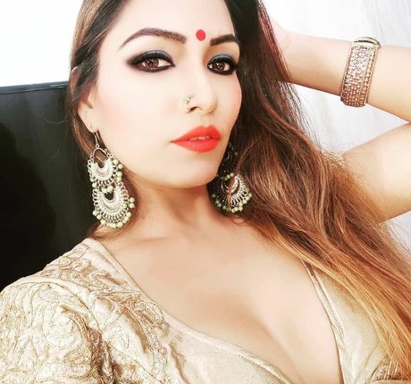 Zoya Rathore actriz perfecta fotos