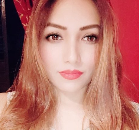 Zoya Rathore pretty model galleries
