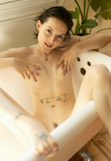 Cloversworldwide étoile nue image