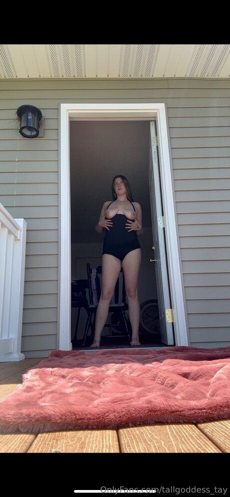 Tallgoddess Tay meilleure star du porno photos