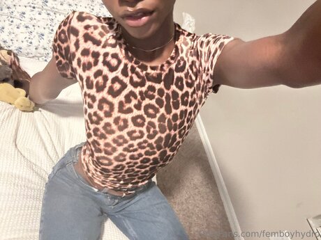 Femboyhydro modelo exclusivo imagen