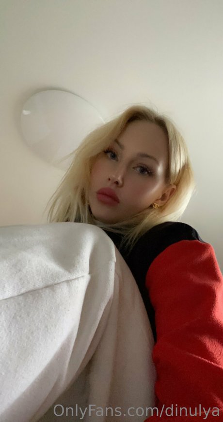 Dinulya actrice chaude collection