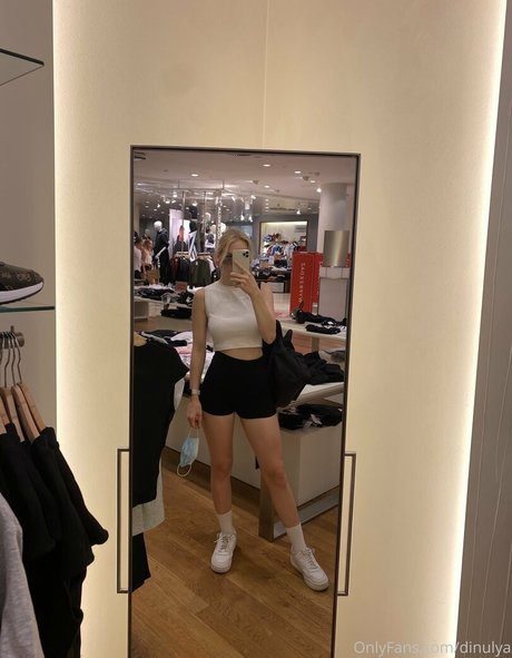 Dinulya star du porno gratuite photos