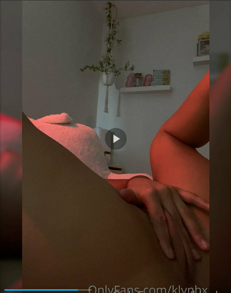 Koryanna Beavers modelo pornografico galería