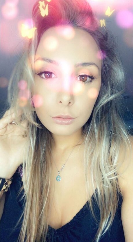 Mariah Leonne modelo caliente galerías