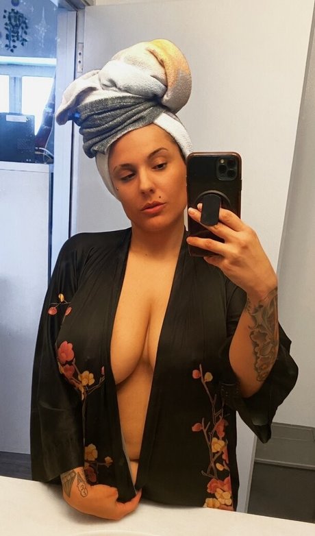 Zombiunicorn nude model images