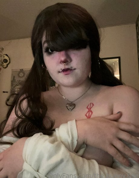 zomcel model top pic