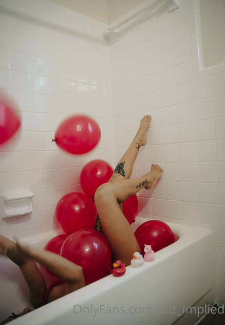 Julz Implied nude star pics