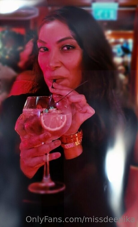 Missdeepika_ étoile érotique images