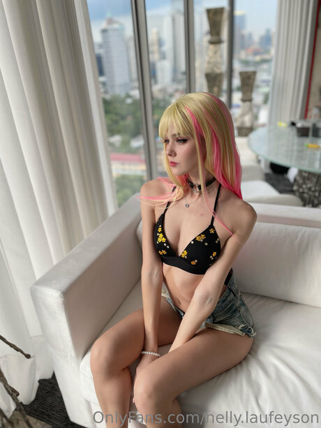 Nelly Laufeyson modelo de arte foto