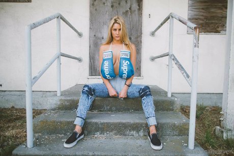 Thesavannaheleven Miniature