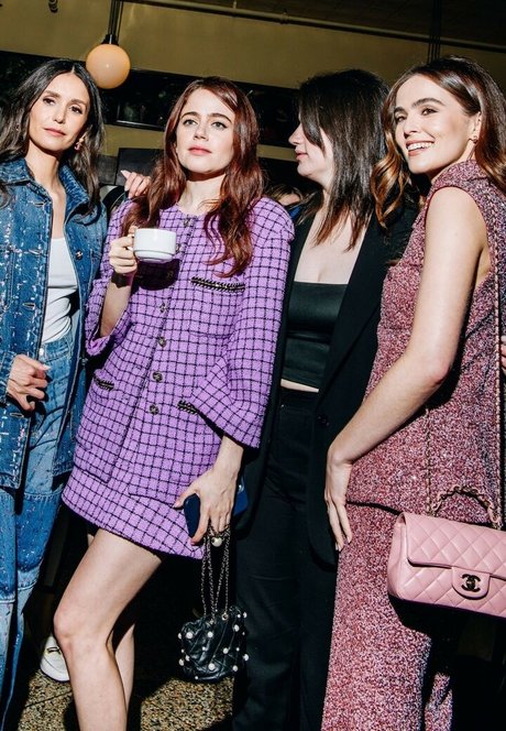 Zoey Deutch estrella erótica galerías