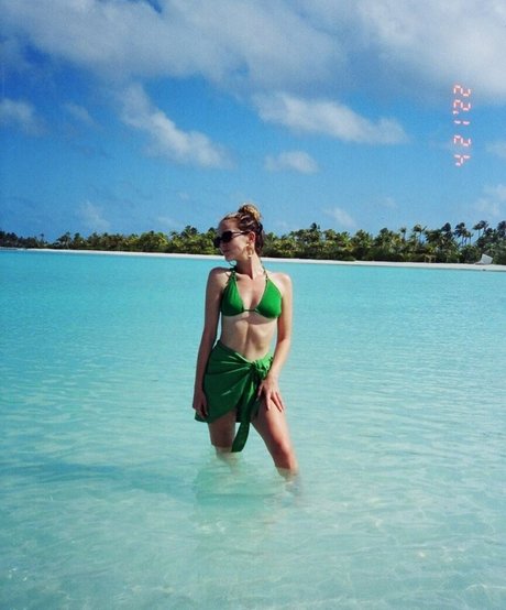 Zoey Deutch star du porno exclusive photo