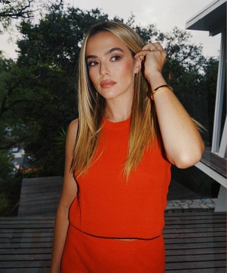 Zoey Deutch pornstar adult picture