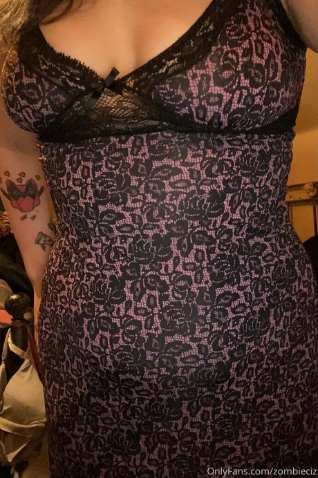 zombieciz modèle sexy photos